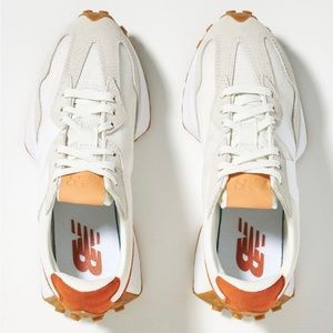 Woman new balance 327 size 9. Perfect fall sneakers